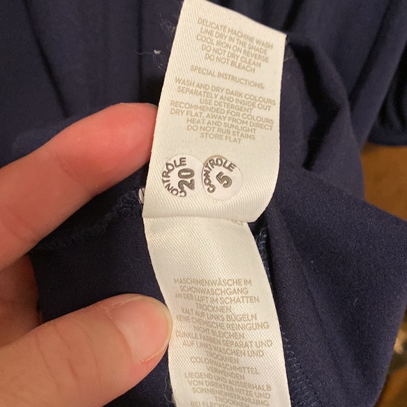 BODEN long sleeved dress. Gathered sleeve hems with slight stretch at cuffs. - Picture 10 of 10